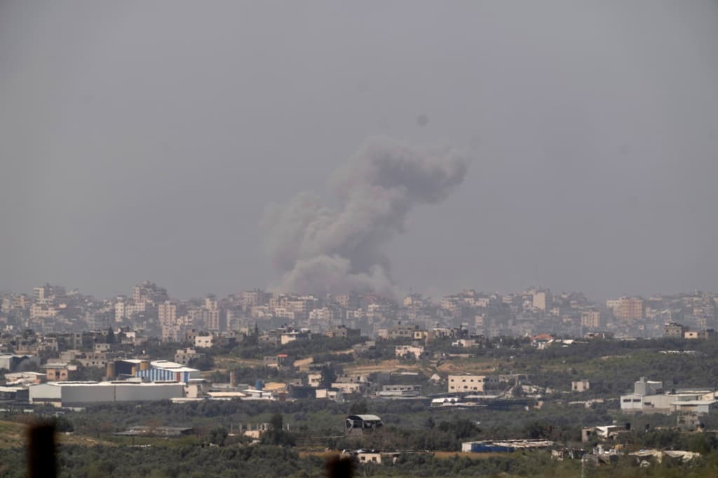 Újabb kórházat ért izraeli légicsapás a Gázai övezetben, többen meghaltak