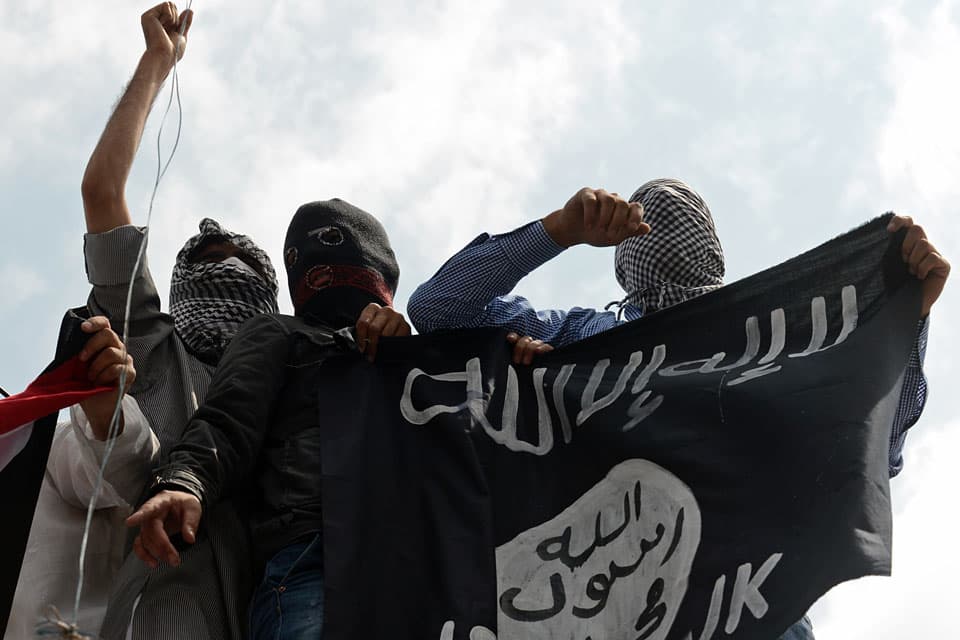 Megadta magát az Iszlám Állam terrorszervezet több száz tagja