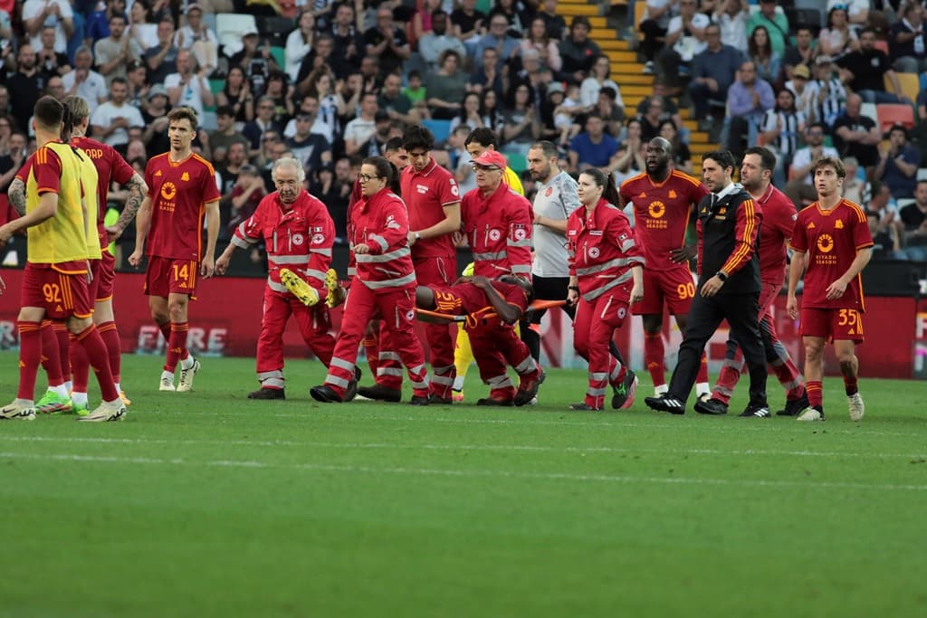 Serie A: Kiengedték a kórházból az AS Roma játékosát, aki összeesett mérkőzés közben