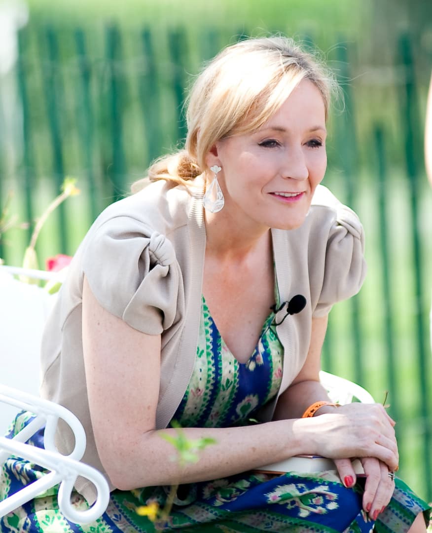 J. K. Rowling kész akár egymillió fontot adományozni az ukrajnai gyerekek megsegítésére