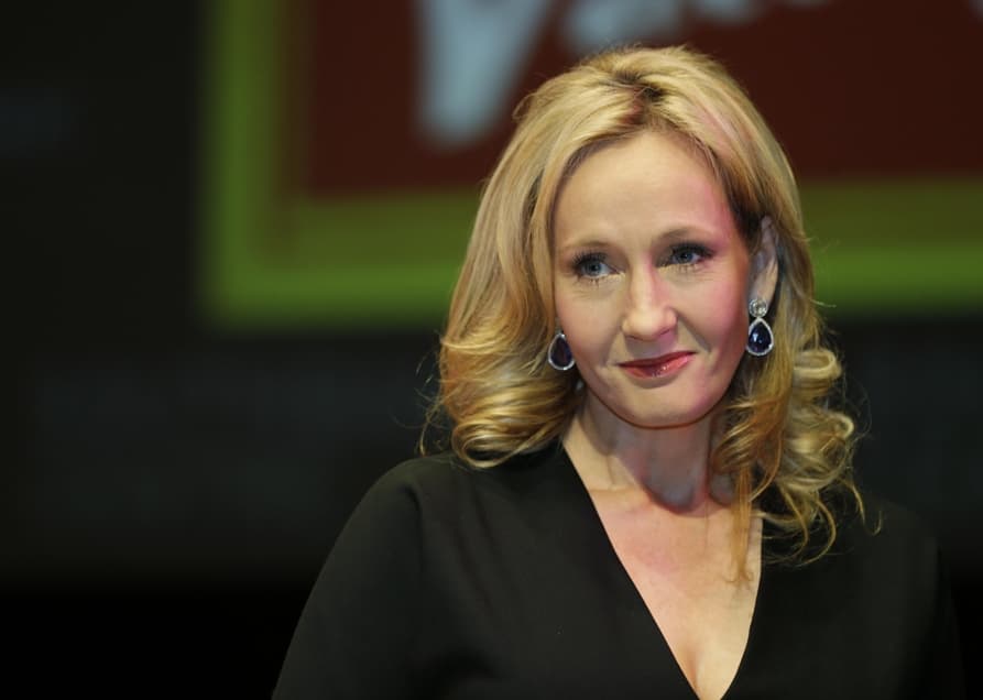 Rowling szerint "rasszista csoport" támadja a Harry Potter-darab fekete szereplőjét