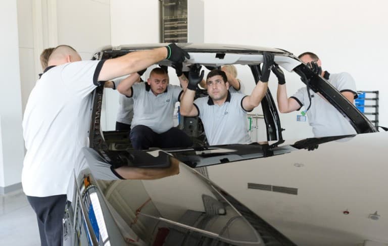 Már 2200-an dolgoznak a Jaguar Land Rover nyitrai autógyárában