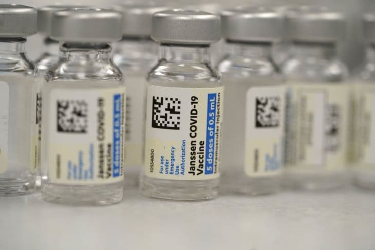 Az  Európai Gyógyszerügynökség lezárta a Johnson-vakcina vizsgálatát és ismételten az oltóanyag hatékonyságát hangsúlyozta