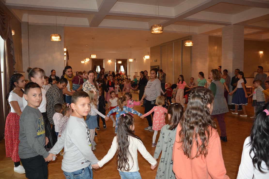 Novemberben folytatódik az Aprók tánca a File Bandával Füleken FOTÓK