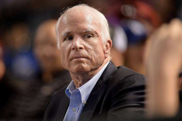 A világ vezetői tisztelegnek John McCain amerikai szenátor előtt