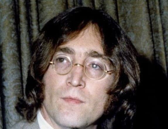 Bemutatta John Lennon ellopott naplóit a német rendőrség