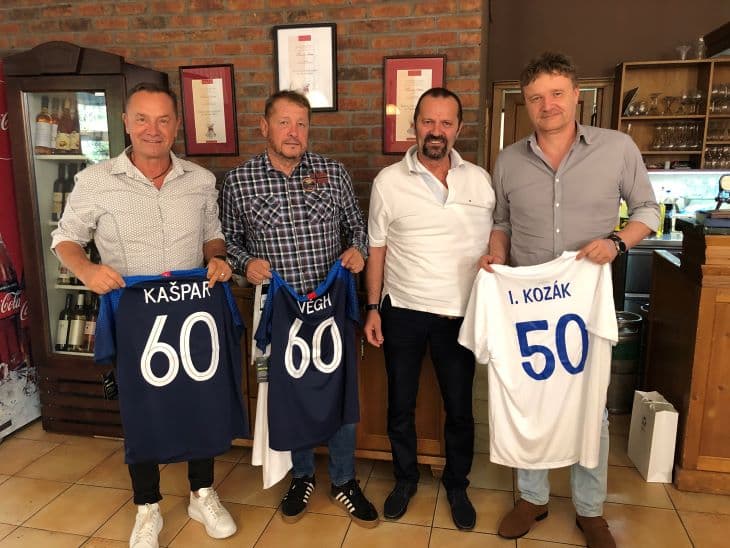 Jubilánsoknak gratulált Ladislav Gádoši, a Nyugat-szlovákiai Futballszövetség elnöke