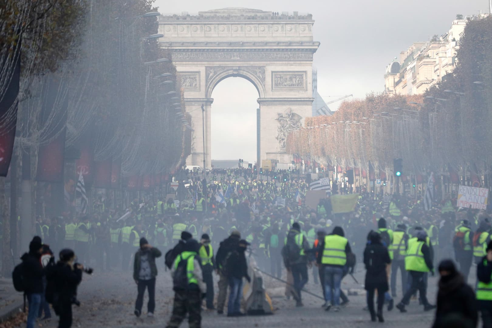 Összecsaptak a tiltakozók és a rendőrök Franciaországban