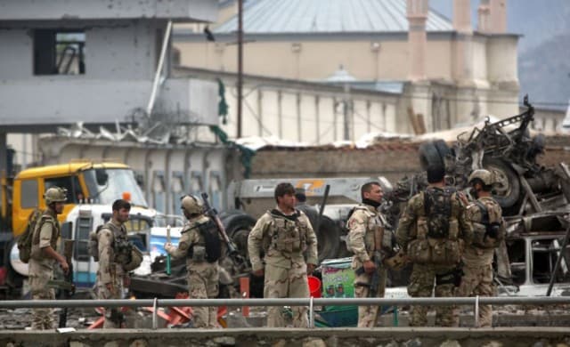 Váratlanul az afgán fővárosba érkezett az amerikai védelmi miniszter és a NATO-főtitkár