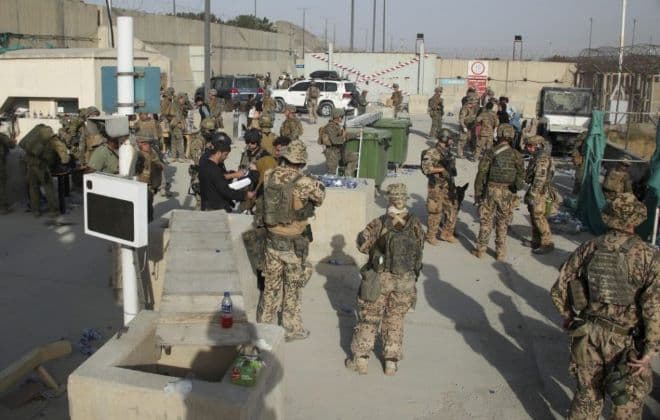 Lövöldözés volt a kabuli reptér kapujánál, egy ember meghalt