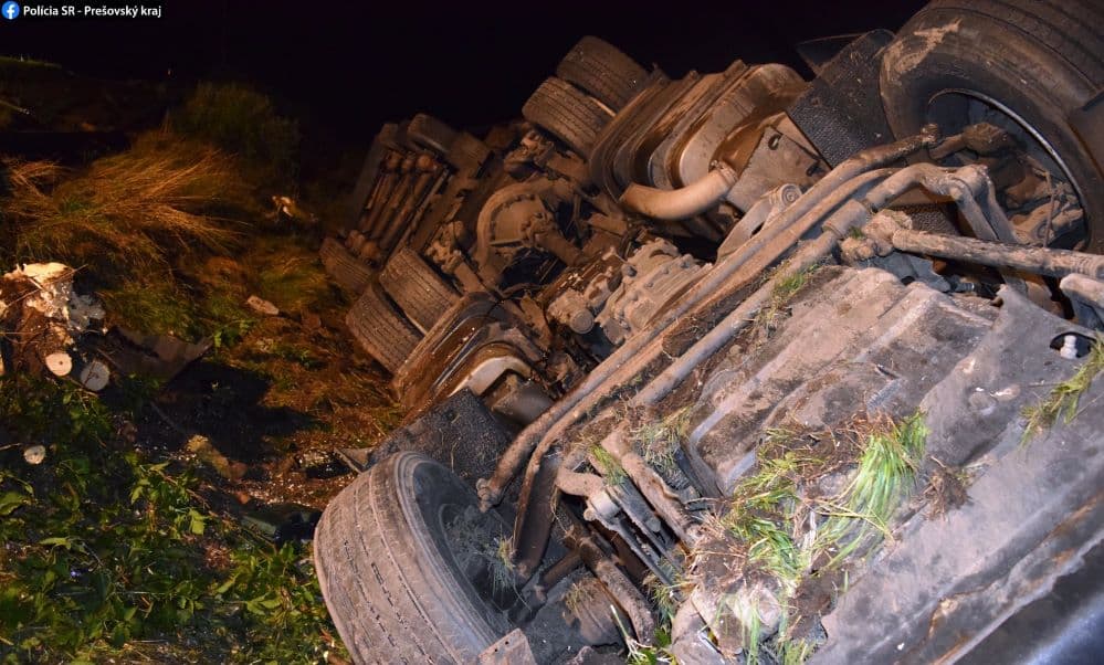 Meghalt egy magyar kamionsofőr, amikor árokba zuhant a járművével Szlovákia északkeleti csücskében