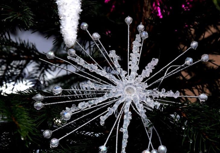 „Buborékokban” fogunk karácsonyozni? Akár így is kinézhet az ünnepekre tervezett kijárási korlátozás kivétele