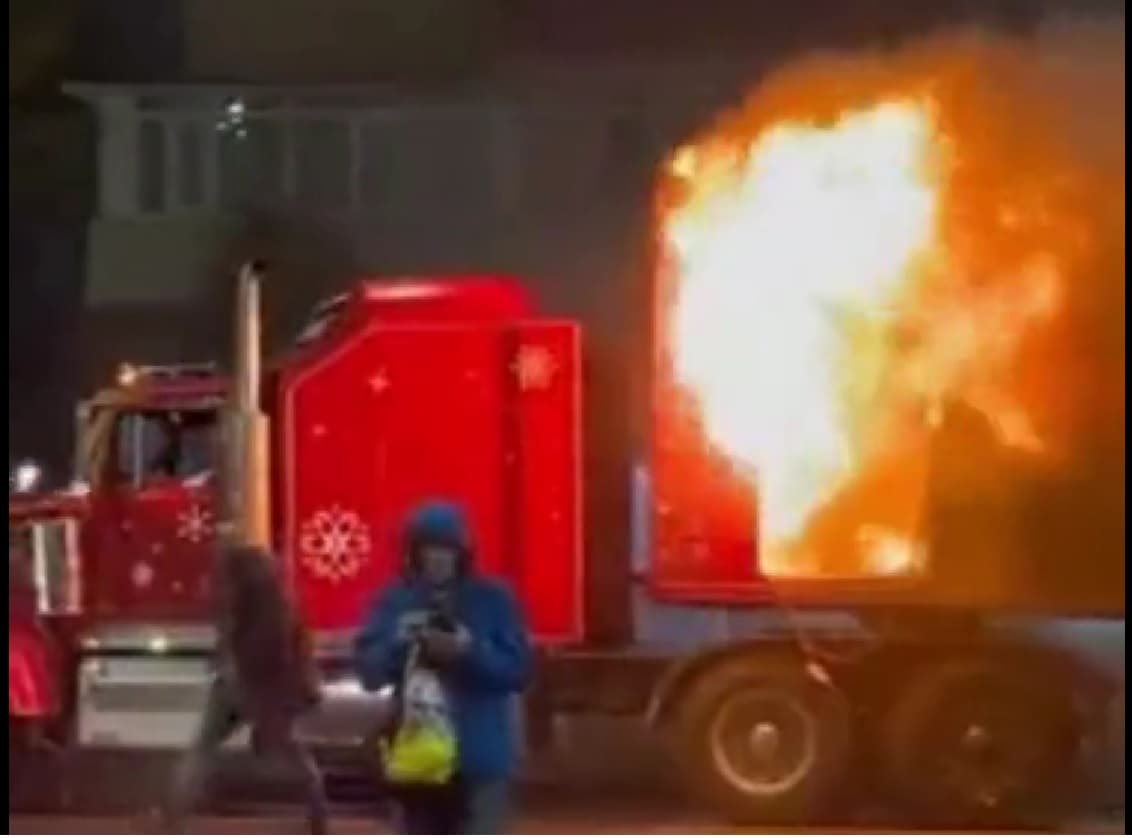 Körútra indult volna a Coca-Cola karácsonyi kamionja, de útközben kigyulladt Romániában