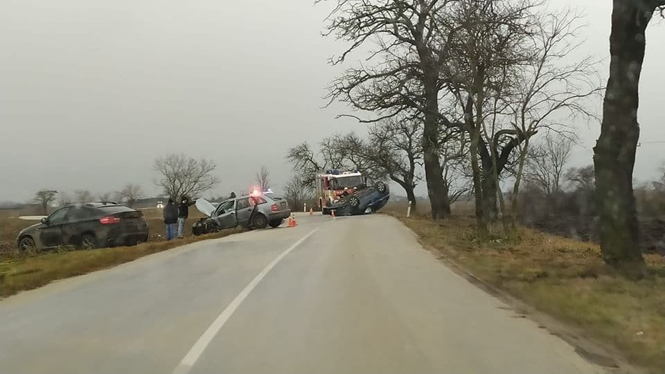 Több baleset is történt a Csallóközben, Csukárpakánál tetejére borult egy autó!