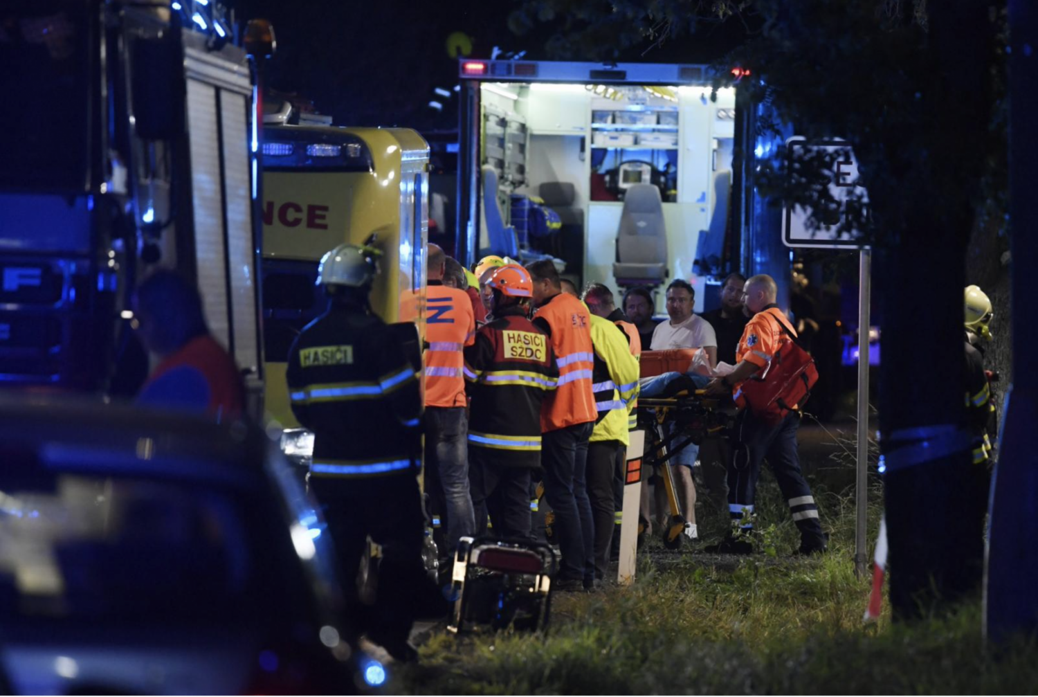 Személyvonat és tehervonat ütközött Prága közelében, egy ember meghalt, sokan megsérültek