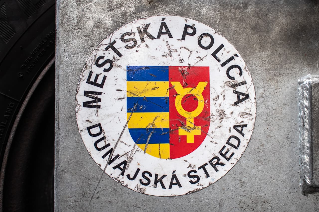 Embereket támadtak meg Dunaszerdahely belvárosában – a városi rendőrség szemtanúkat keres
