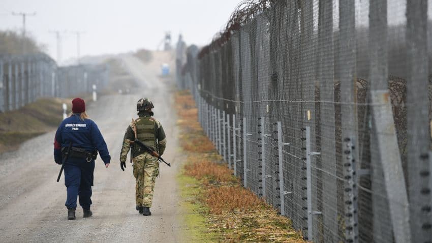 Kerítés ide vagy oda, Magyarországról özönlik Szlovákiába a menekültáradat...!