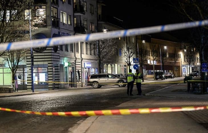 A svéd rendőrség házkutatást tartott egy lakásban a terrorgyanús késes támadás ügyében
