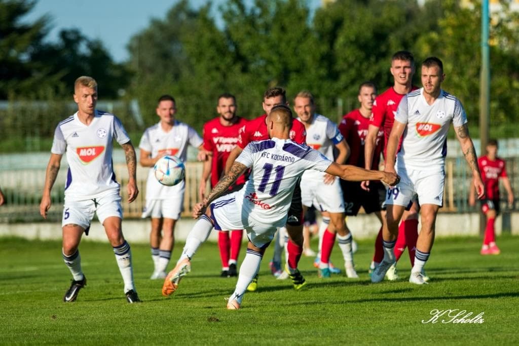 II. labdarúgóliga, 19. forduló: Bajnokjelöltek (Tatran Prešov–KFC Komárom) párbaja Licsérden