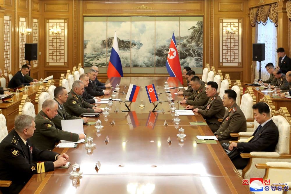 Putyin miniszterével találkozott Kim Dzsong Un