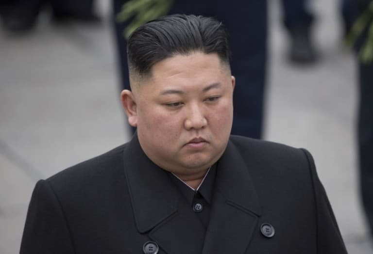 Az észak-koreai diktátor beismerte, hogy országa súlyos gazdasági helyzetben van