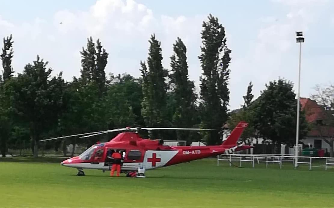 Medencébe esett egy gyerek Kisudvarnokon, mentőhelikoptert kellett hívni!