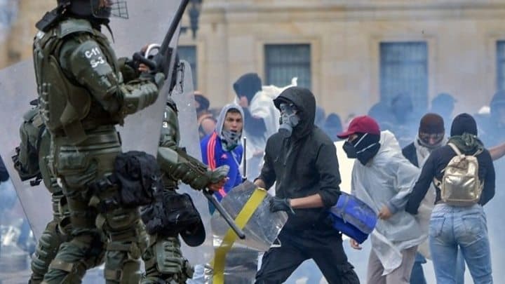 Kijárási tilalmat rendelt el a kolumbiai főváros polgármestere az utcai zavargások miatt