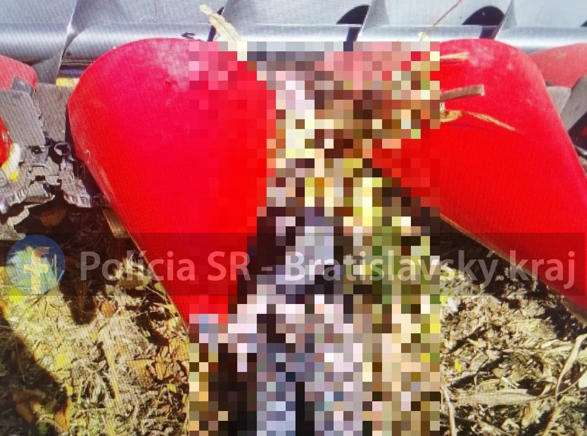 BORZALOM: Kombájn aratószerkezete kapta el a kukoricásban fekvő embert