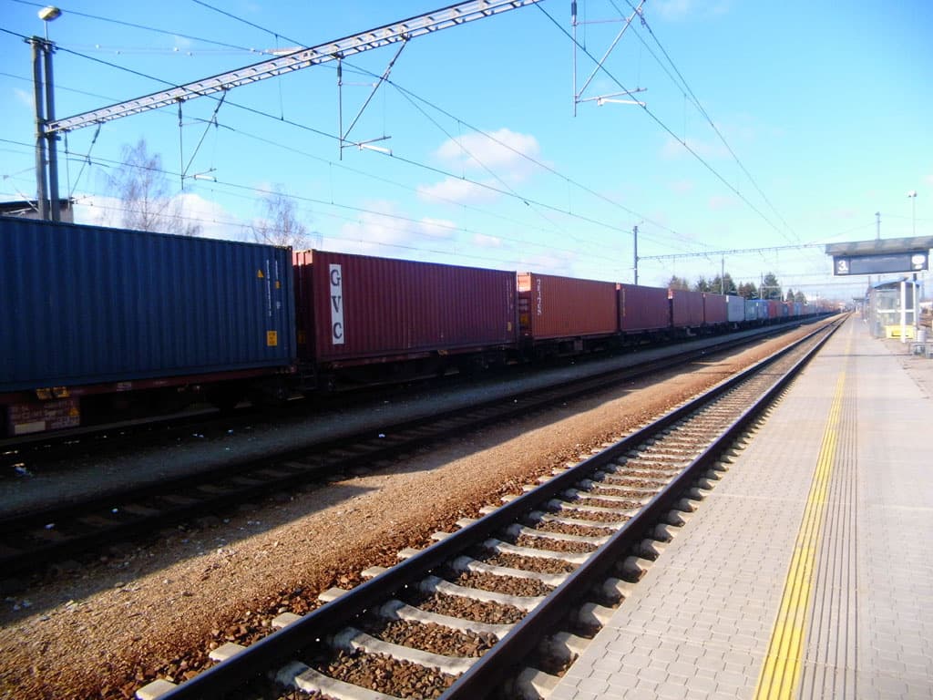 TRAGÉDIA: Vonat elé ugrott egy férfi Pozsonynál