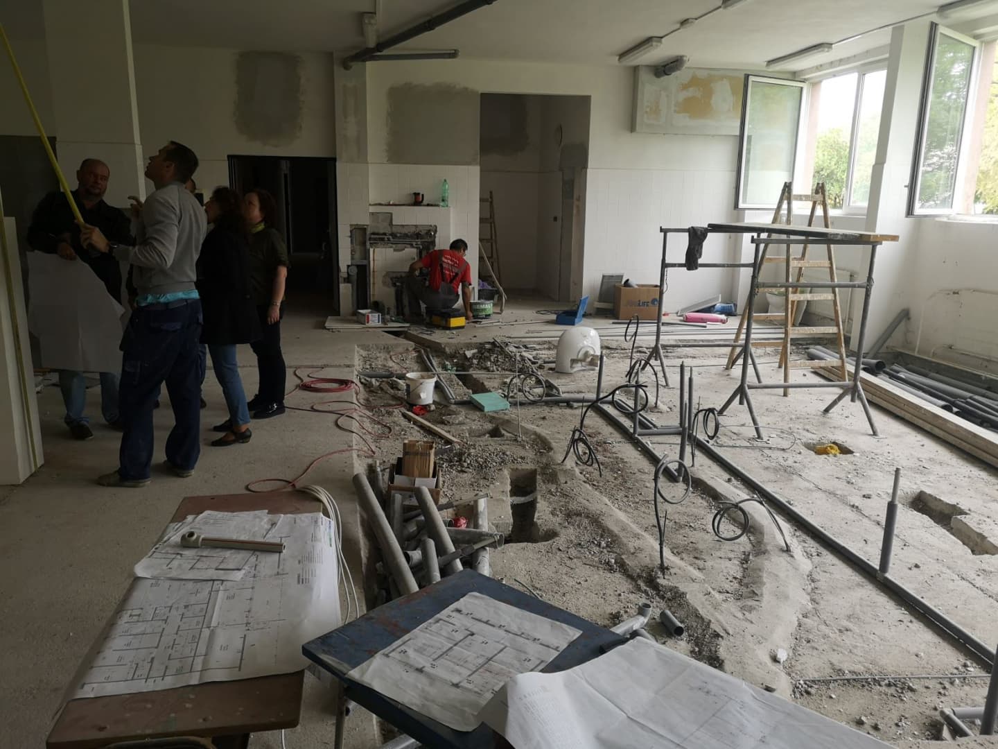 Megkezdődött az iskolakonyhák felújítása Komáromban
