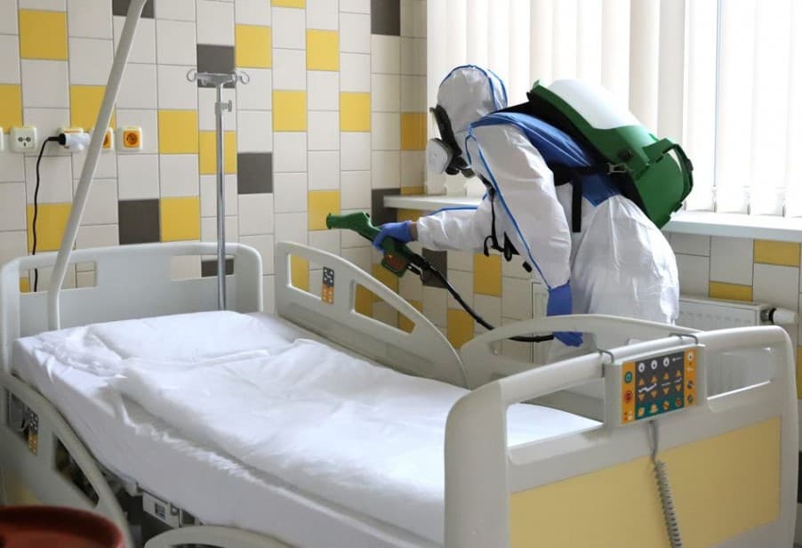 A losonci kórház 48, a poprádi 53 alkalmazottja fertőződött meg koronavírussal