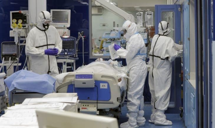 Brutálisan megugrott a kórházban kezelt fertőzöttek száma Szlovákiában