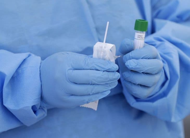 Új-Zéland derűlátó a koronavírus-járvánnyal kapcsolatban, Ausztráliában népszerű a nyomkövető alkalmazás
