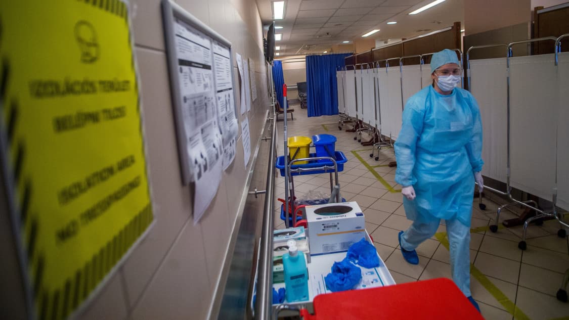 Egy-egy páciens halt meg a koronavírus-fertőzés miatt a komáromi és a lévai kórházban