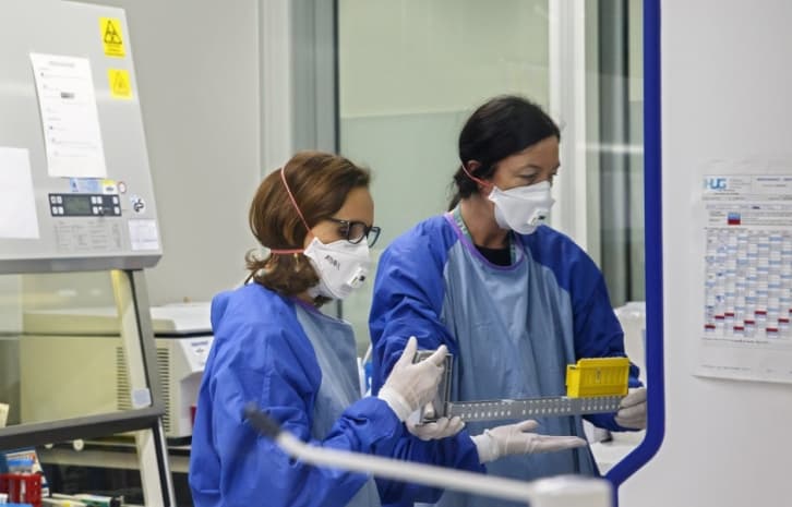A kutatók kiszámították: ennyi szlovákiai ember halálát okozhatja a koronavírus