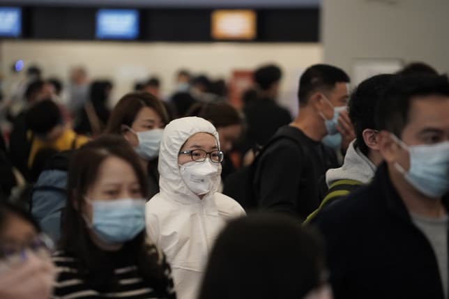 Koronavírus: több mint 1700 egészségügyi dolgozó betegedett meg Kínában