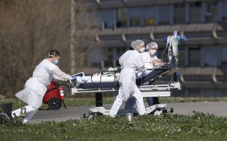 Franciaországban már háromezer fölött van a koronavírus-járvány halálos áldozatainak a száma