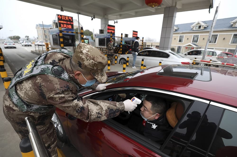 Így hat a koronavírus a pénztárcánkra: még a benzin ára is csökkenhet