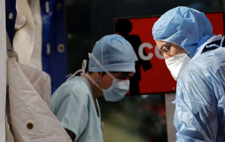 Koronavírus: Még mindig csaknem háromszáz halott, de egyre kevesebb beteg Franciaországban