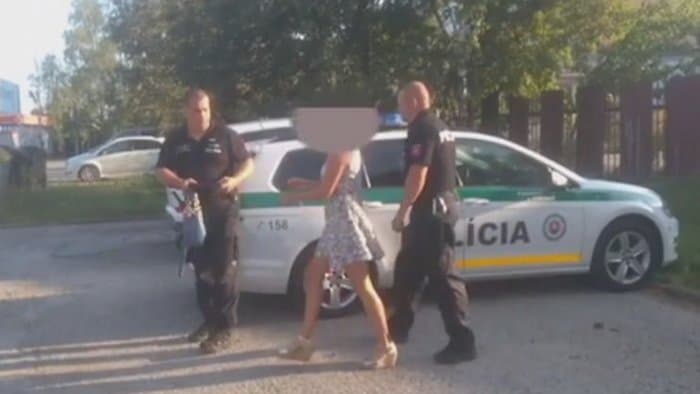 Akció közben csaptak le a zsaruk a korrupt munkafelügyelő kisasszonyra