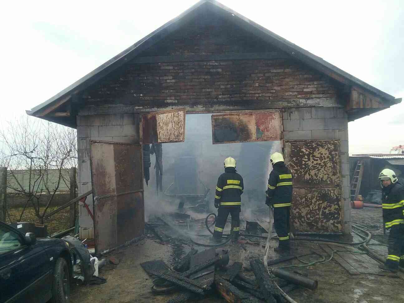 Köszörülés miatt égett le a kosúti garázs