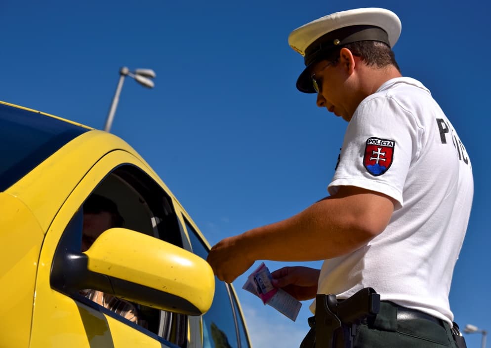 Közúti ellenőrzések: elsősegélynyújtásból tesztelik a sofőröket a rendőrök