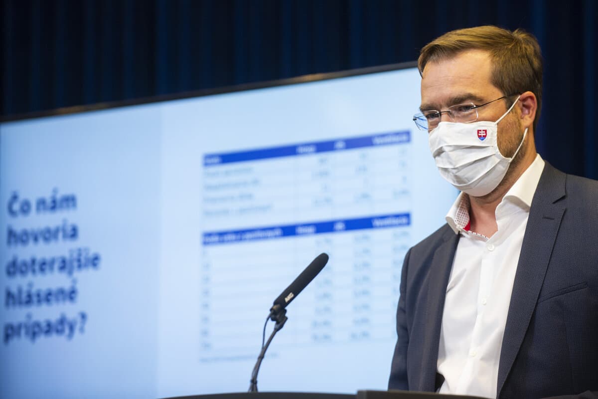 Marek Krajčí szerint enyhén javul a járványhelyzet, a miniszter továbbra is az országos tesztelést dicséri, márciusban felfuthat az oltottak száma