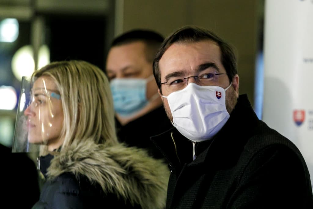 A Smer korábbi egészségügyi miniszterei nem bírják nézni Krajčí kínlódását