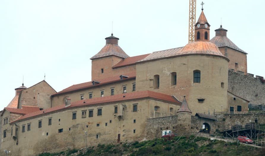 Folytatódik a krasznahorkai vár felújítása, 2023-tól újra látogató lesz a múzeum