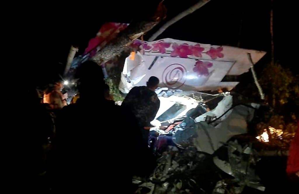 Ejtőernyősökkel a fedélzetén lezuhant egy gép Tatárföldön, 16-an meghaltak