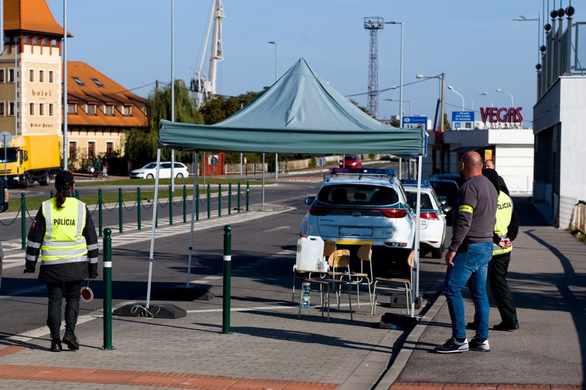 Megnehezíti az ingázók életét az ellenőrzés a szlovák-magyar határon (FOTÓK)