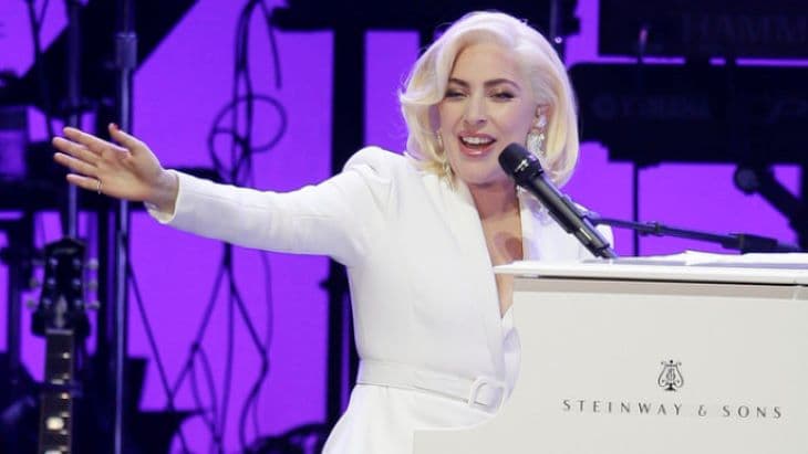 Lady Gaga meztelenül hálálkodott a rajongóinak 18+ (VIDEÓ)
