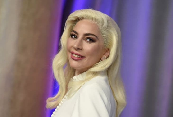 Lady Gaga ledobta a ruháit - meztelenül pózolt a híres magazinnak (FOTÓ)