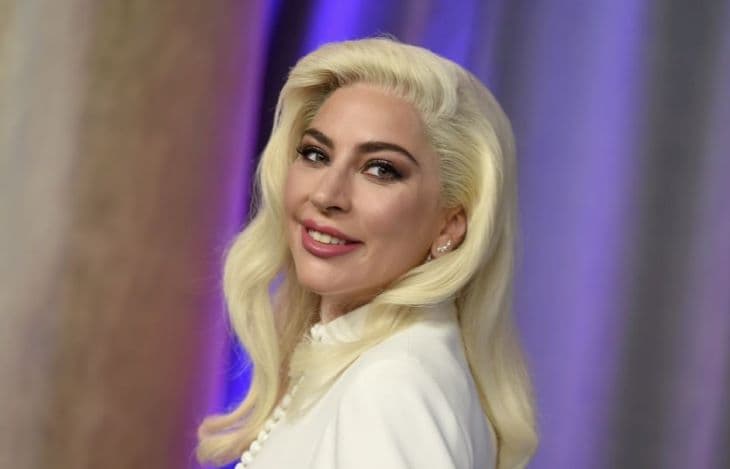 Lady Gaga egy számmal kisebb melltartót vett fel - ki is lógott a cicije alóla (FOTÓ)